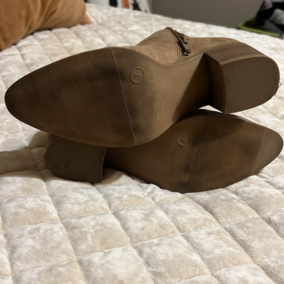 Universal Thread Brown Ankle Boots with Pointed Toe and V-Shaped Opening - Picture 6 of 6